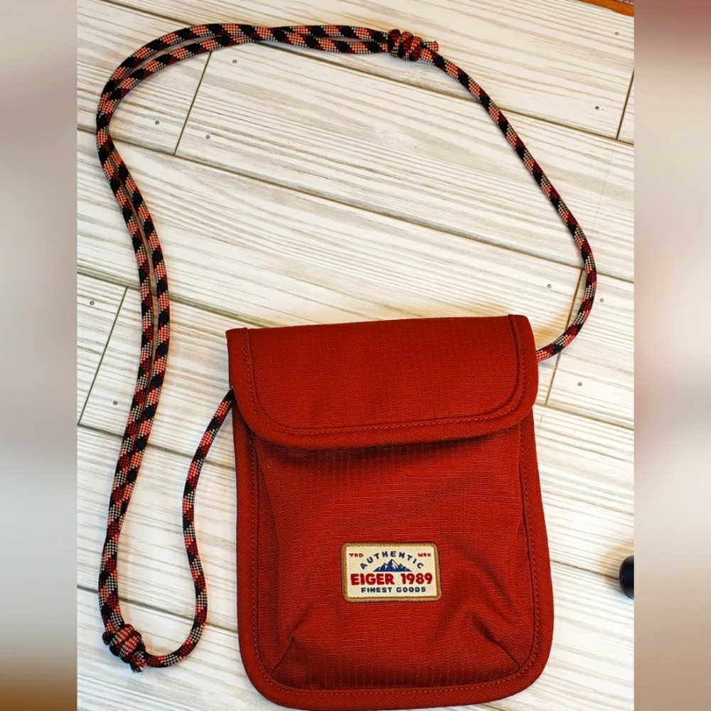 Eiger 1989 Hang On Wallet with adjustable strap